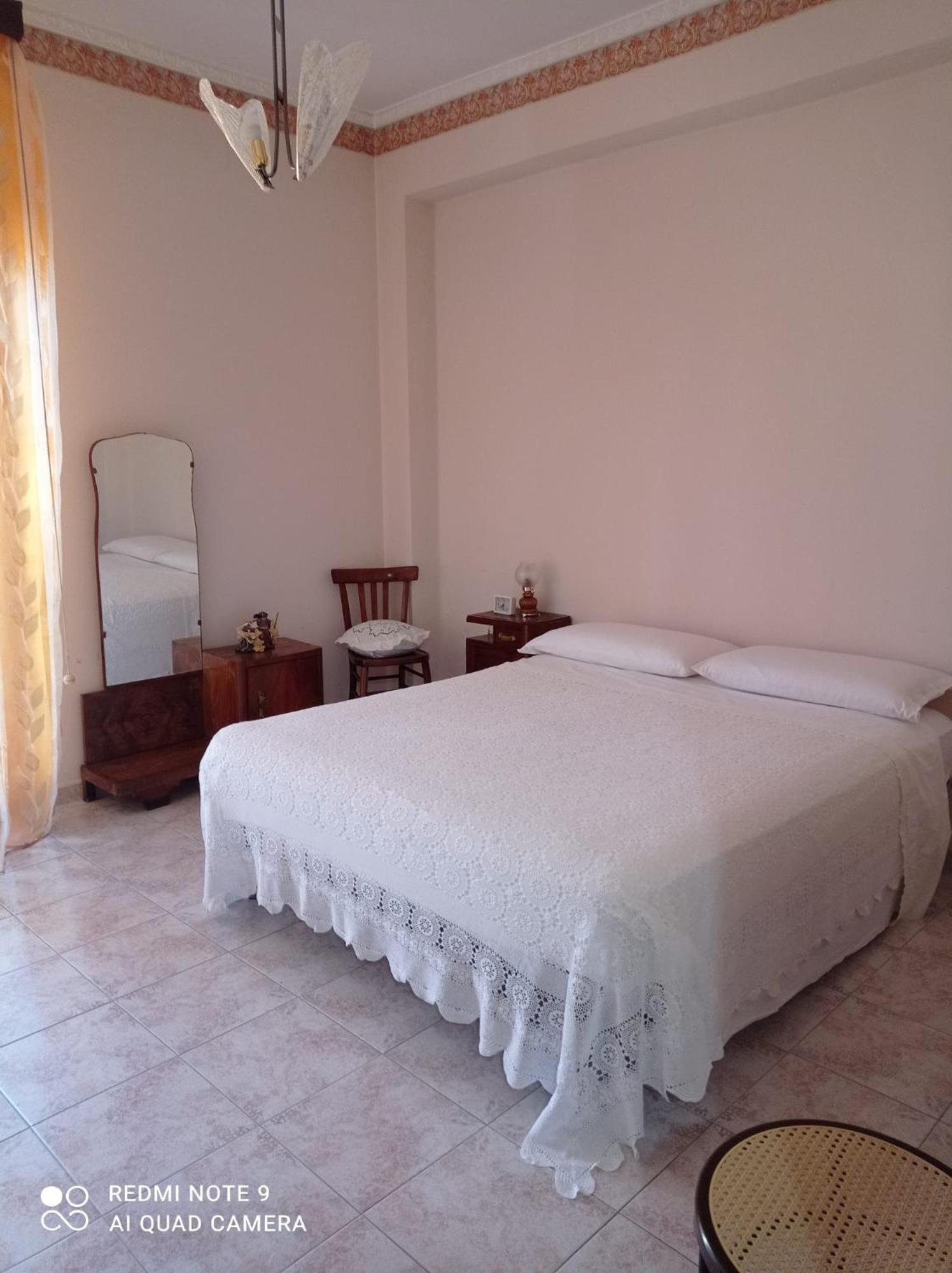 Montagne Rocciose Bed & Breakfast Frascineto Exterior photo