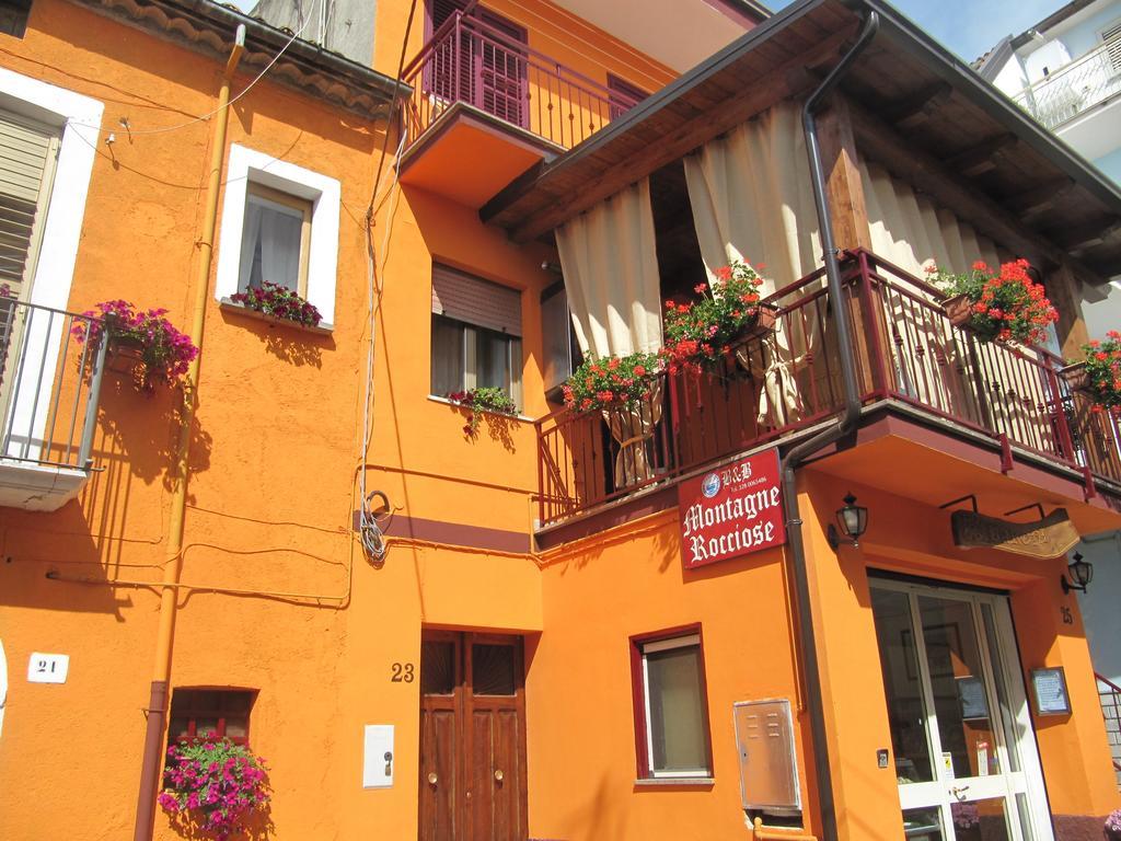 Montagne Rocciose Bed & Breakfast Frascineto Exterior photo