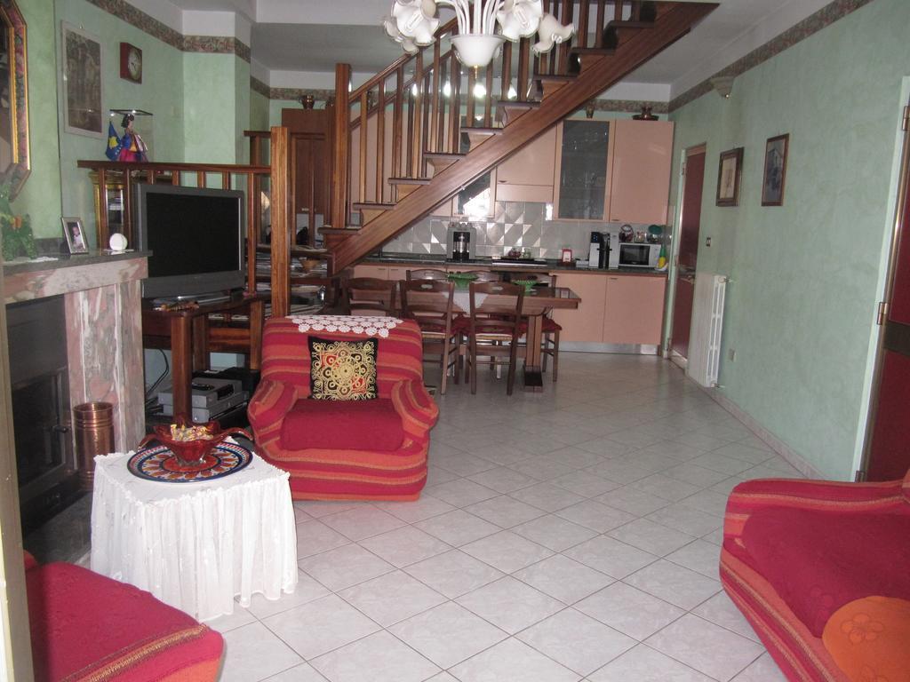 Montagne Rocciose Bed & Breakfast Frascineto Exterior photo