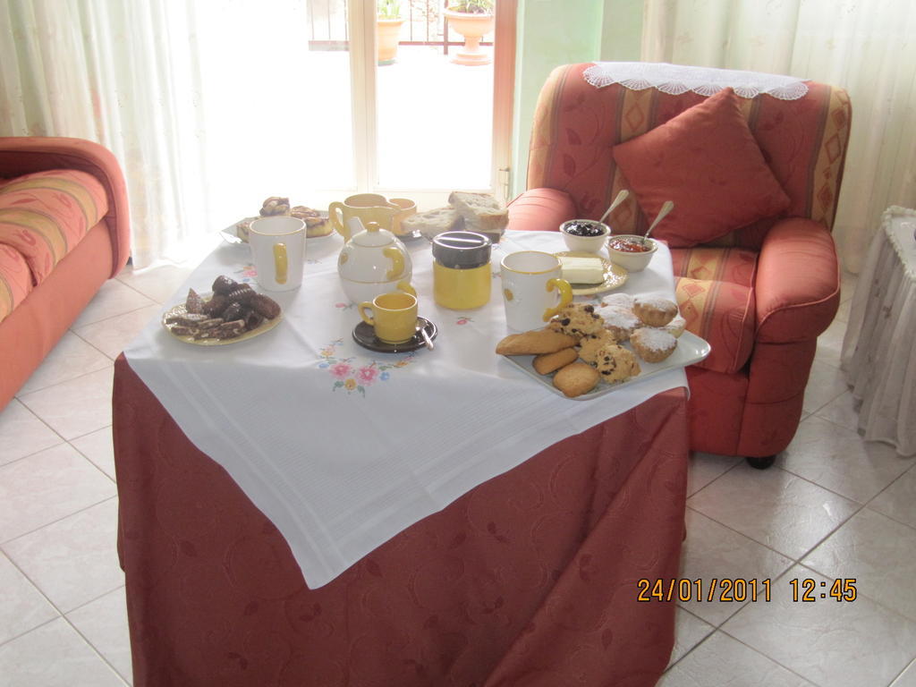 Montagne Rocciose Bed & Breakfast Frascineto Exterior photo