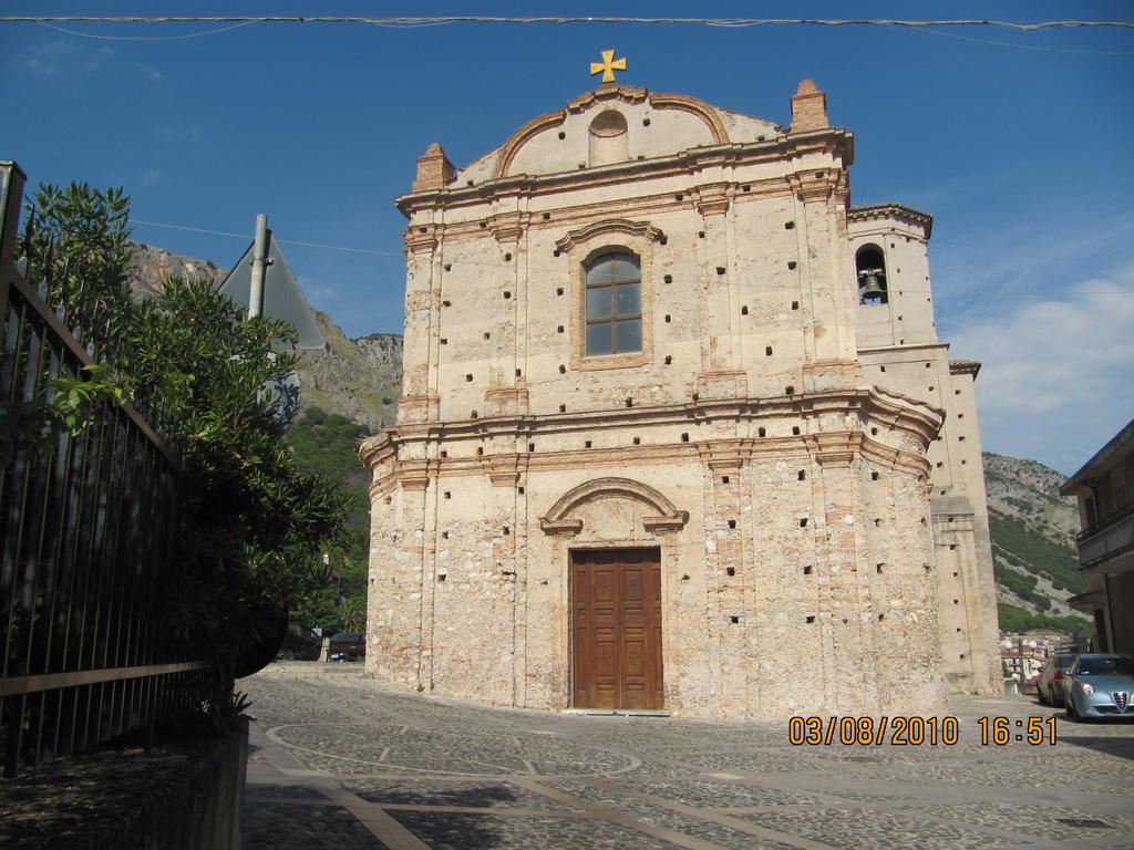 Montagne Rocciose Bed & Breakfast Frascineto Exterior photo