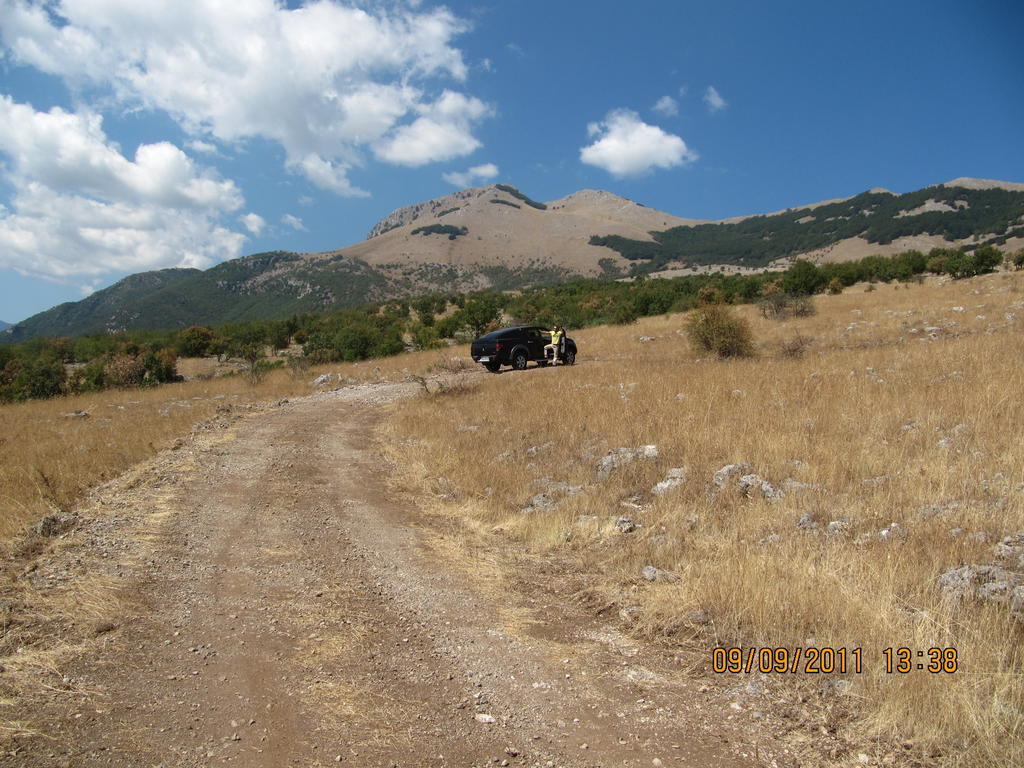 Montagne Rocciose Bed & Breakfast Frascineto Exterior photo