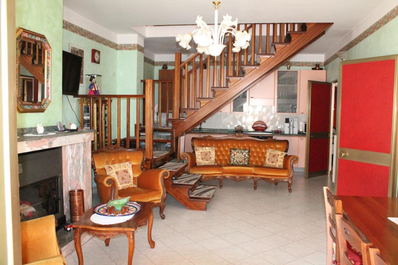 Montagne Rocciose Bed & Breakfast Frascineto Exterior photo