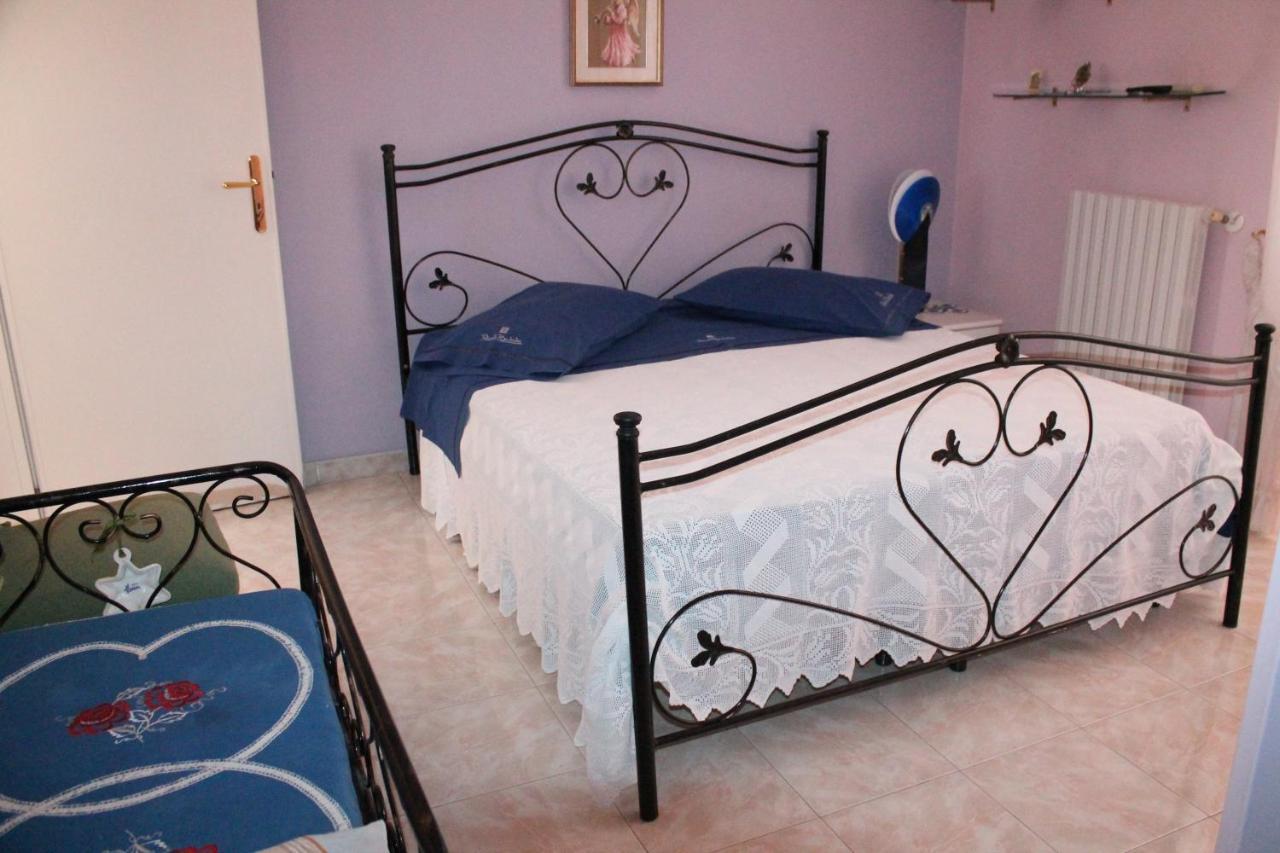 Montagne Rocciose Bed & Breakfast Frascineto Exterior photo